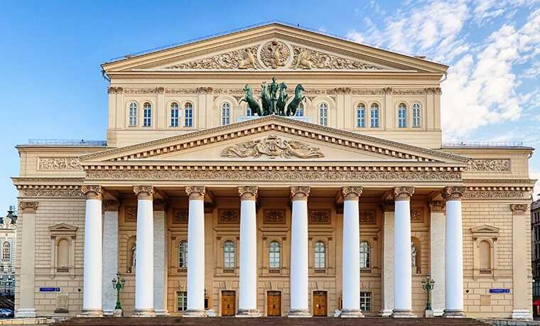 Слежка за работниками: InfoWatch фиксирует переписки и политические взгляды в Большом театре